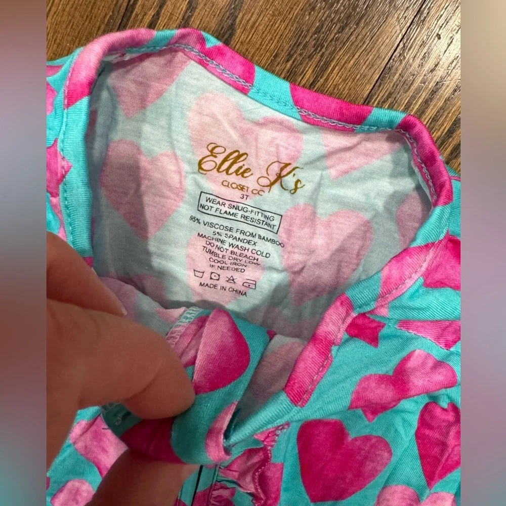 Ellie k queen of hearts ruffled convertible footie - Picture 2 of 3